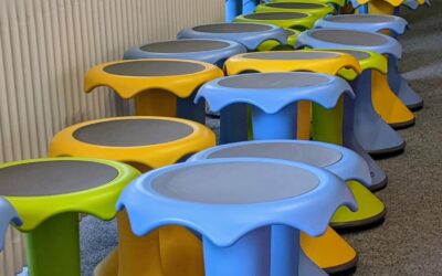 Dynamisches Sitzen: Erneuerung der Hokkis in Klassenräumen